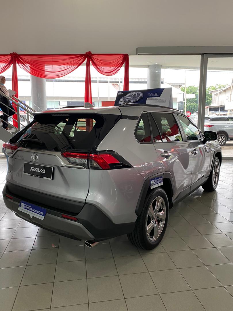 Toyota RAV4 2.0L (AT)